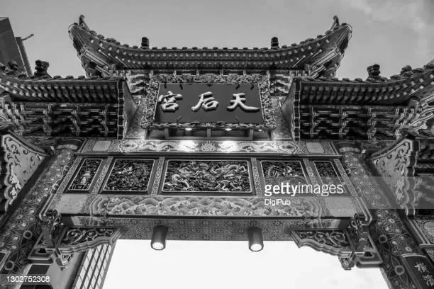 temples-dedicated-to-a-mu-chinese-deity-photo-0