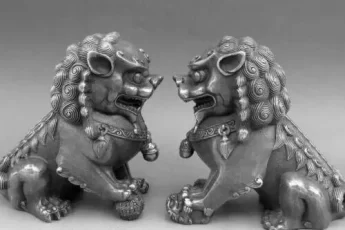 antique-chinese-bronze-lion-with-deity-and-foo-dogs-photo-0
