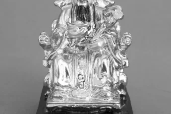 bringing-a-chinese-deity-home-image-0