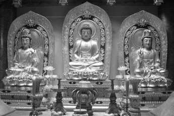 chinese-buddhist-deity-worship-photo-0