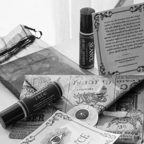 seance-perfume-review-image-0